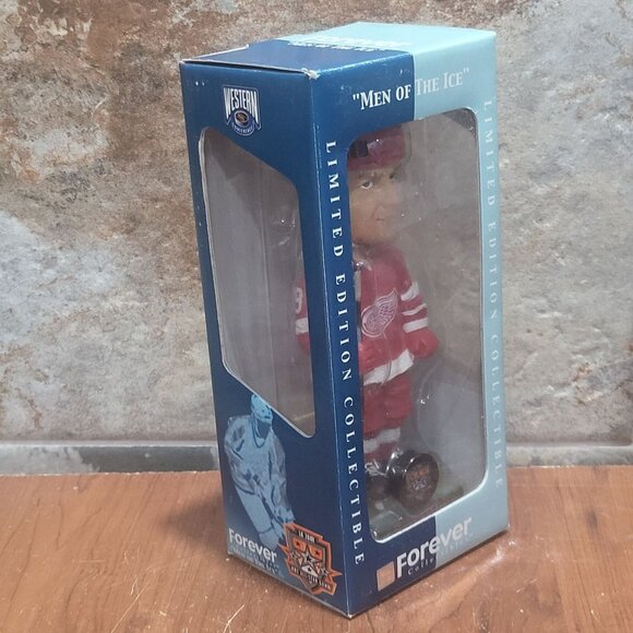 Sergei Fedorov NHL Bobblehead Doll Men of the Ice Collection 2001 Detroit Red Wi - Picture 5 of 10